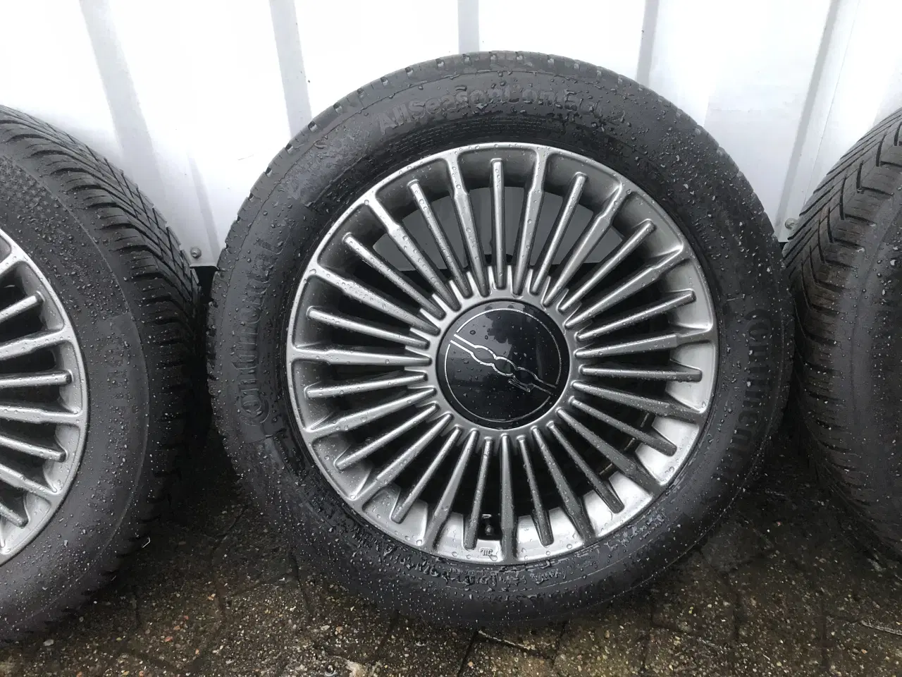 Billede 4 - Originale Fiat 500e fælge & conti helårsdæk 195/55