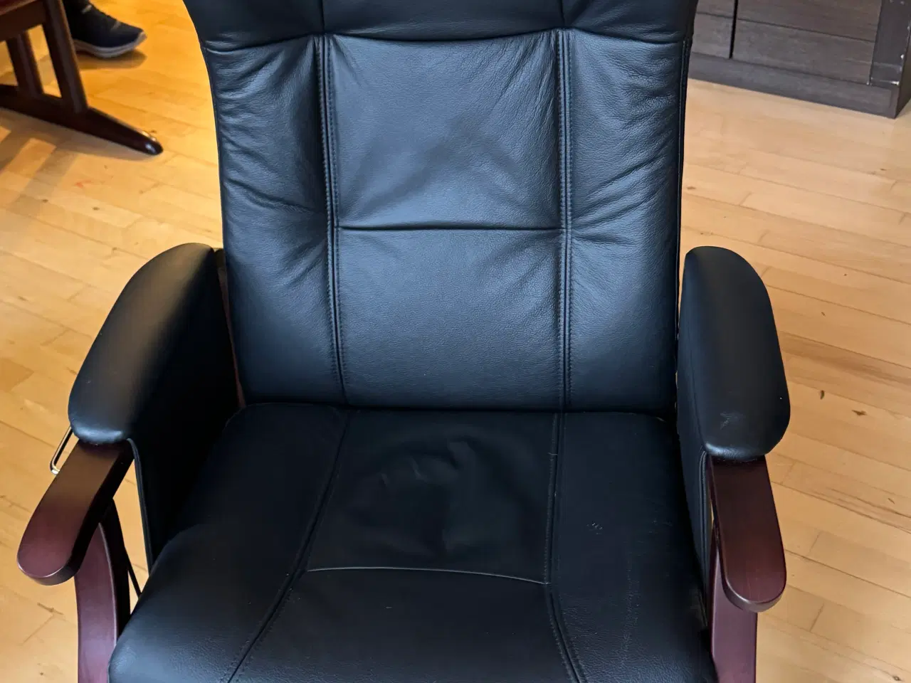 Billede 3 - Otiumstol i sort læder med vippefunktion