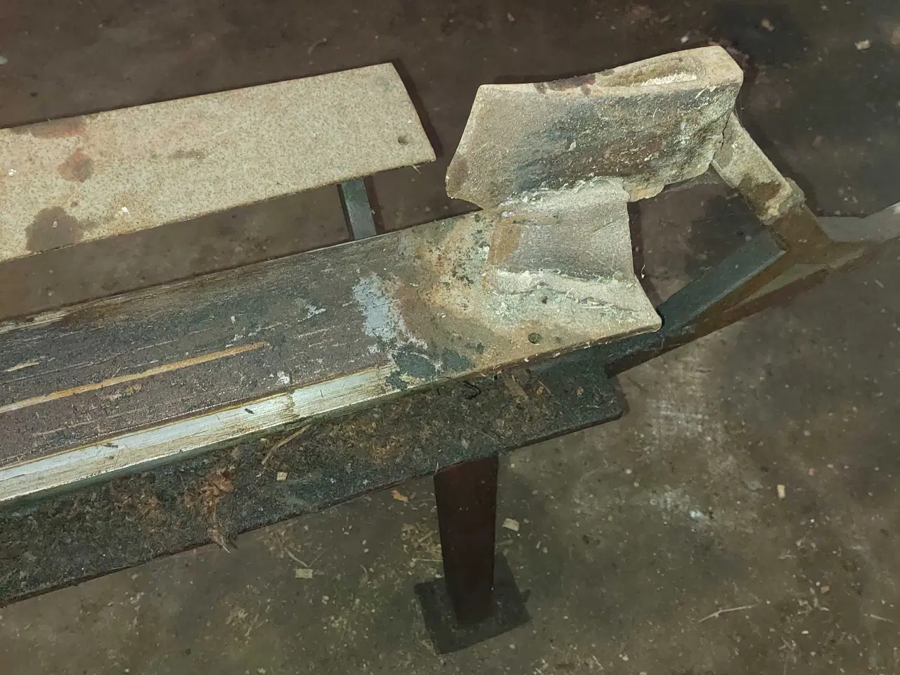 Billede 1 - Nyistandsat brændekløver 