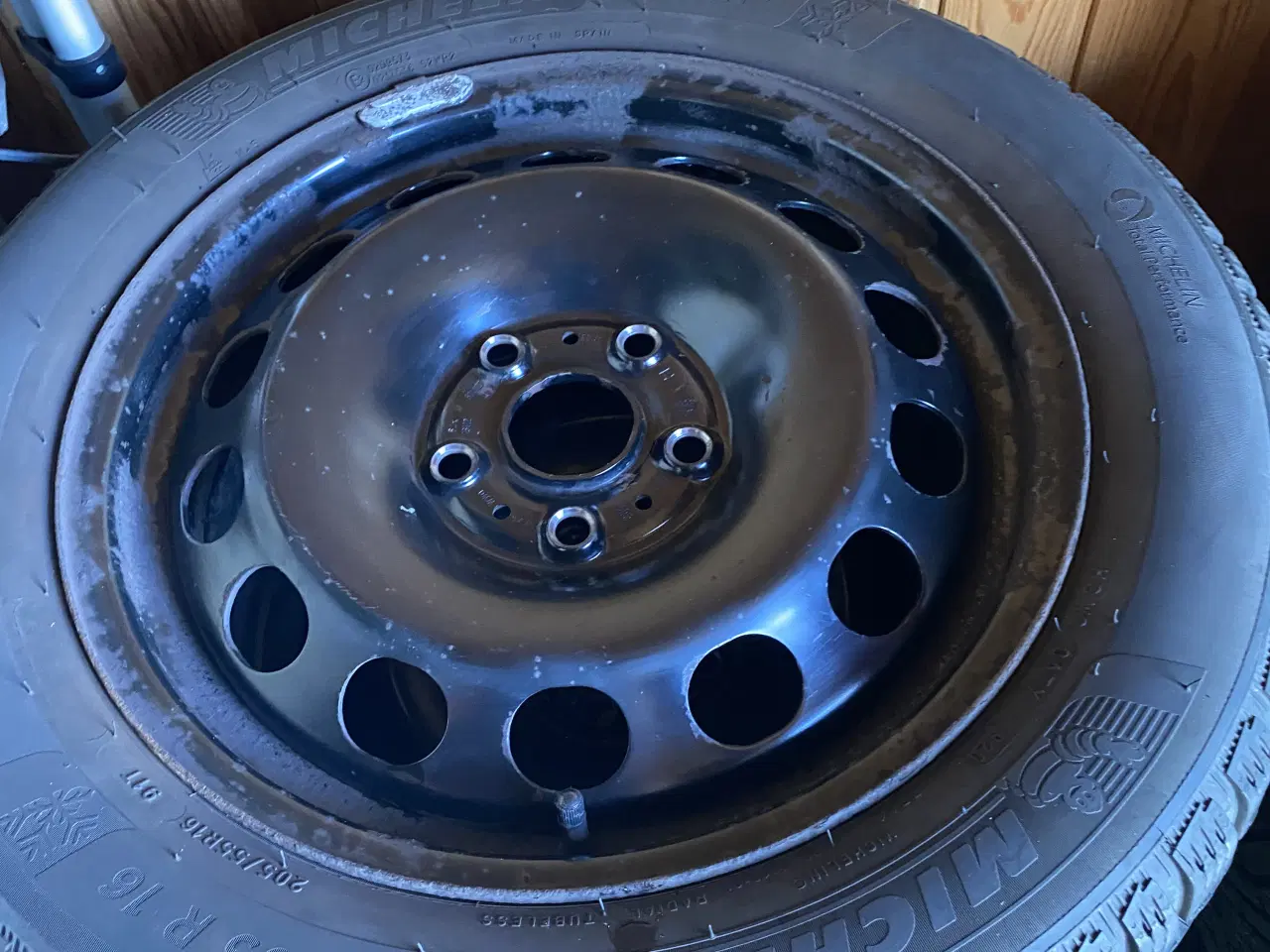 Billede 1 - Vinterdæk på stålfælge + 4 stk original Skoda hjul