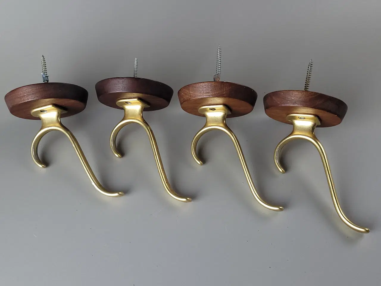 Billede 1 - ⭐️- 4 stk Elegante knager i teaktræ - messing-look
