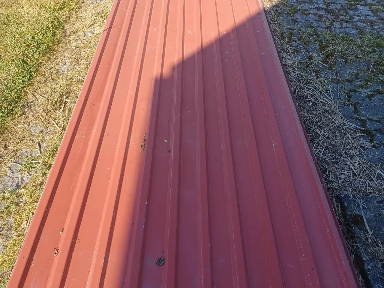 Billede 1 - Brugte teglrøde trapez ståltagplader til salg