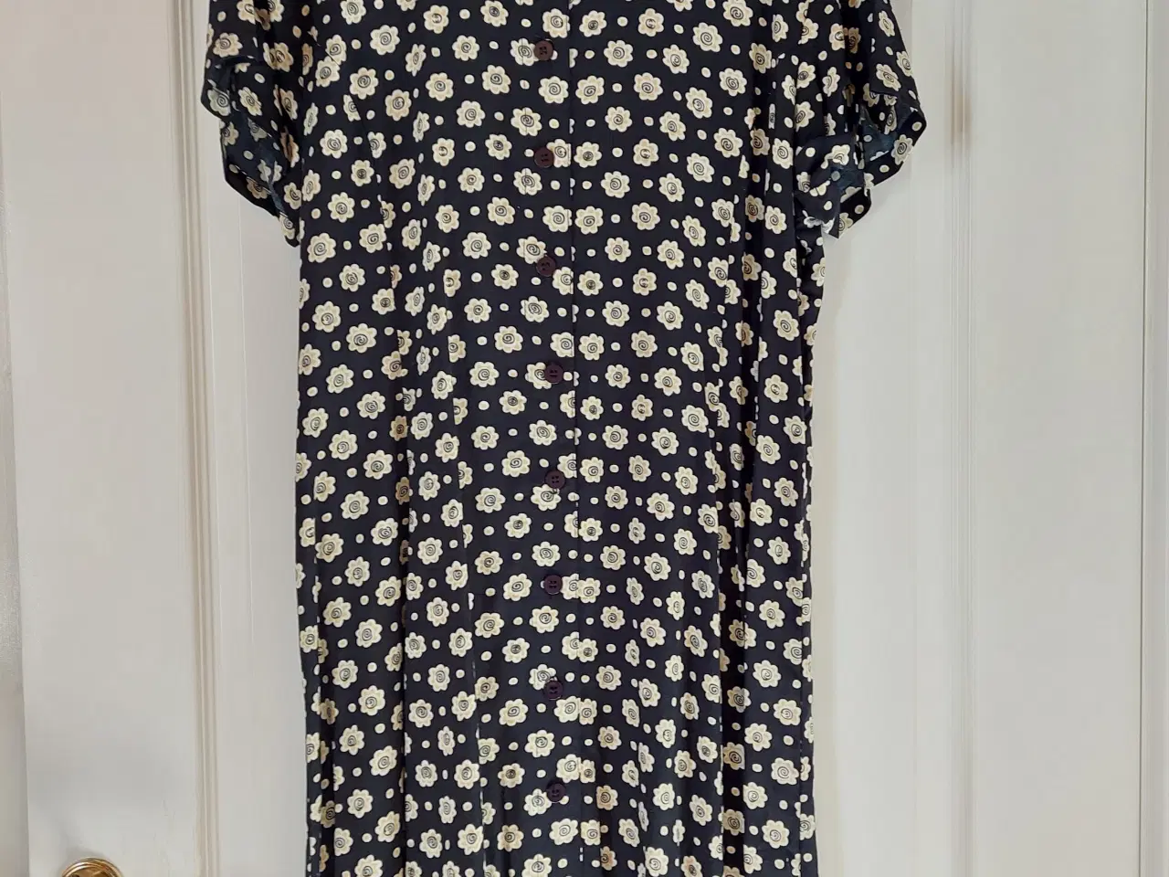 Billede 1 - Pæn lang Kjole m korte ærmer 