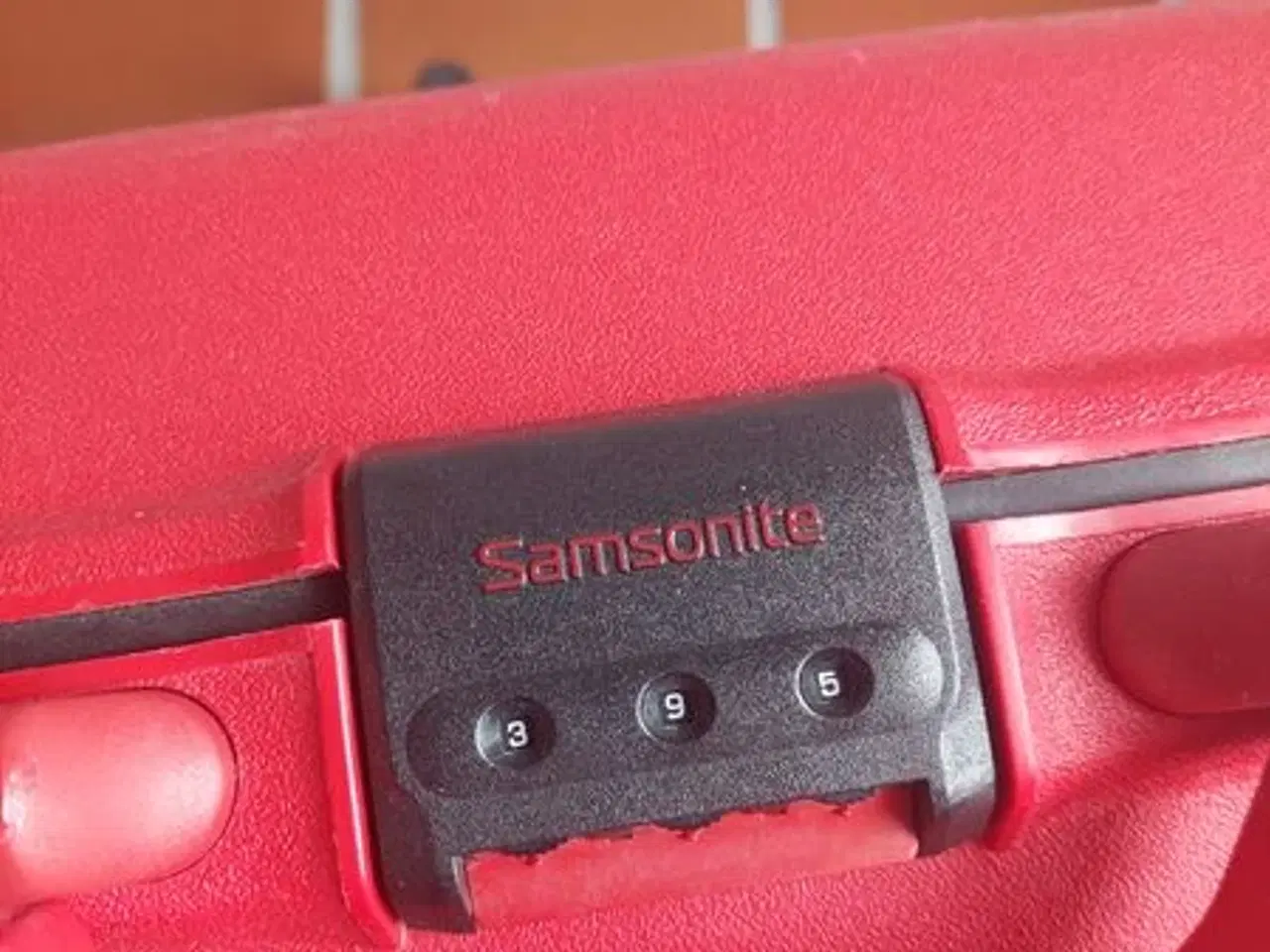 Billede 4 - Samsonite rødt sæt - 2 kufferter og beauty box