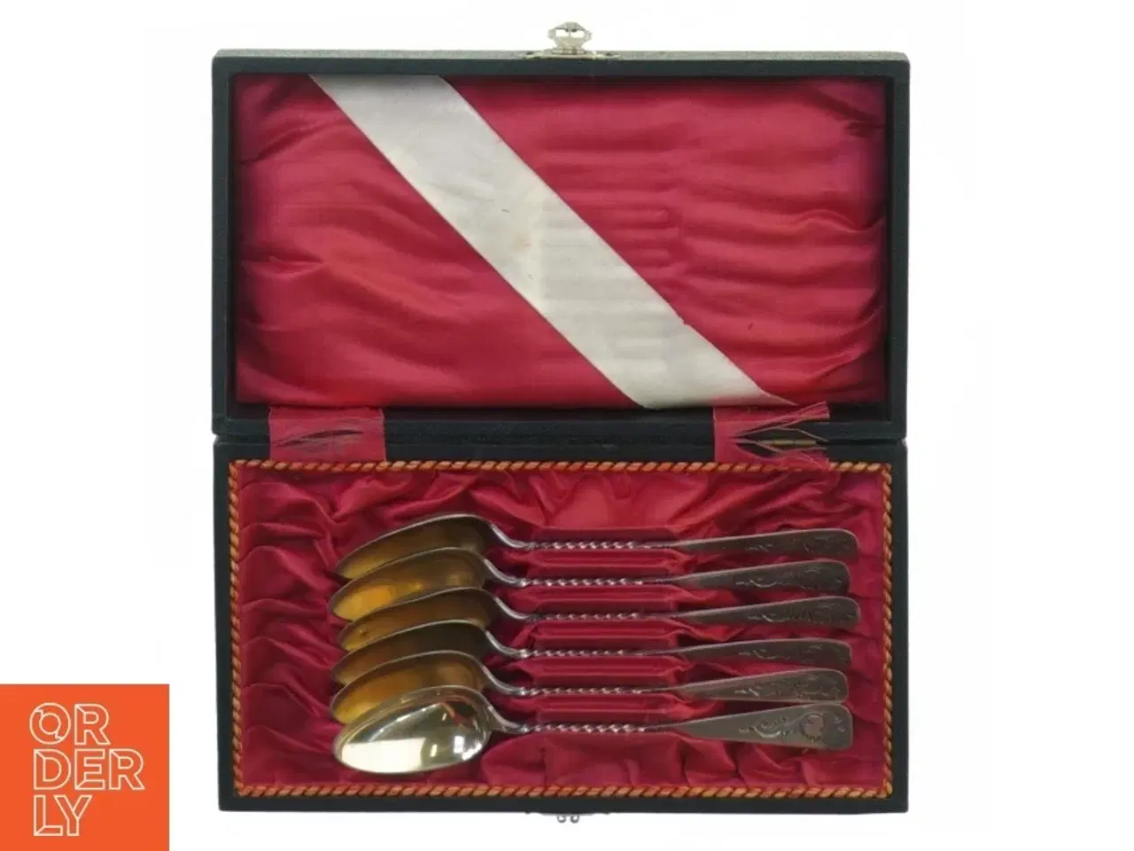 Billede 1 - 6 teskeer dateret 1898, i fin æske, indgraveret mønster på skaftet. (Æske 17 x 9 cm.)
