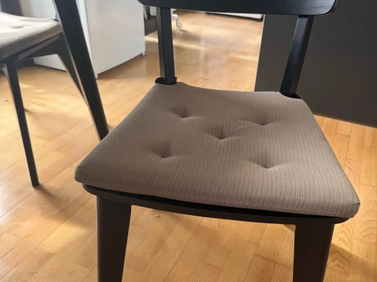 Billede 3 - Spisebord og stole fra ikea