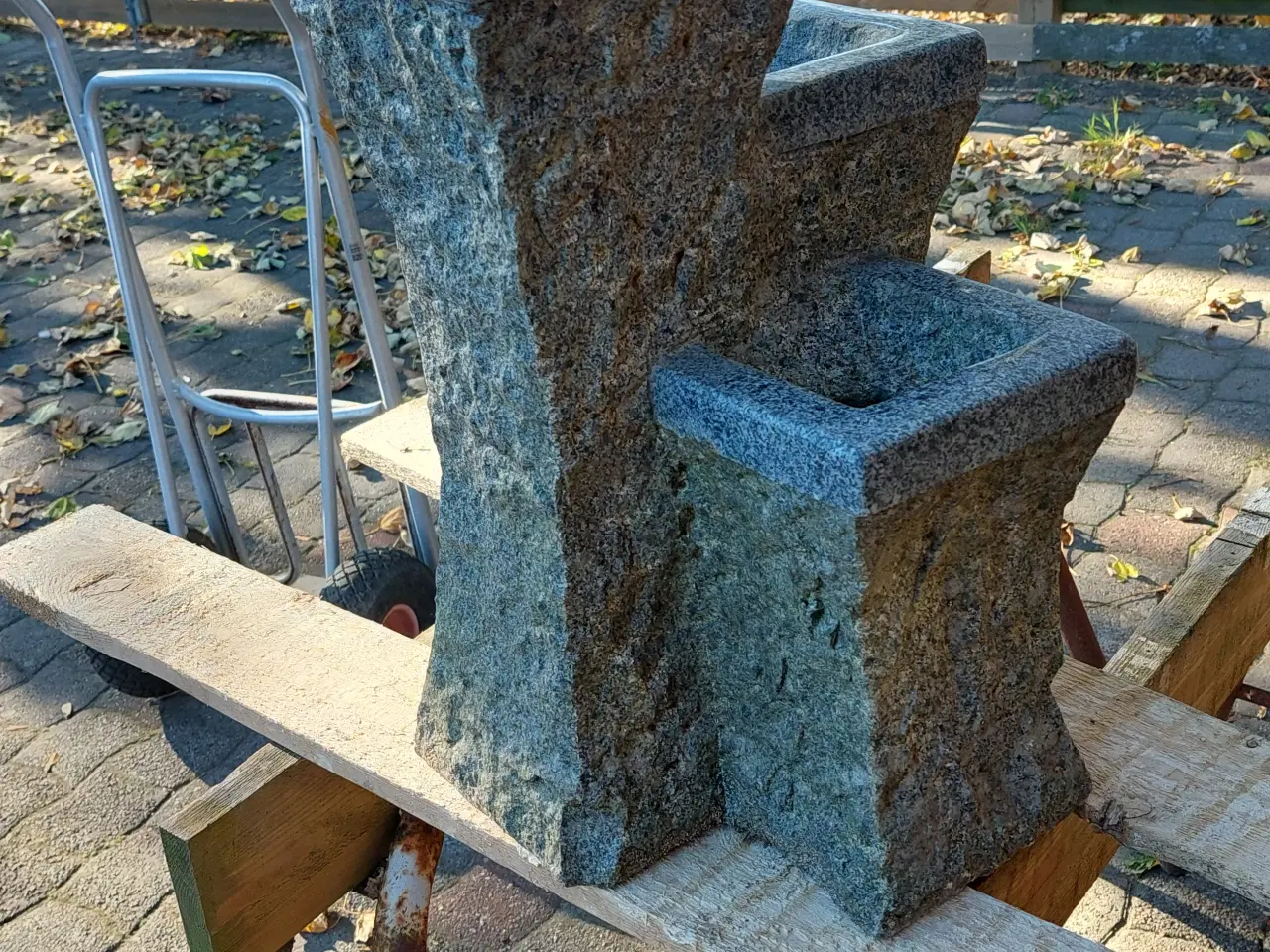 Billede 3 - granit vandsten 3 sammensatte søjler med pumpe