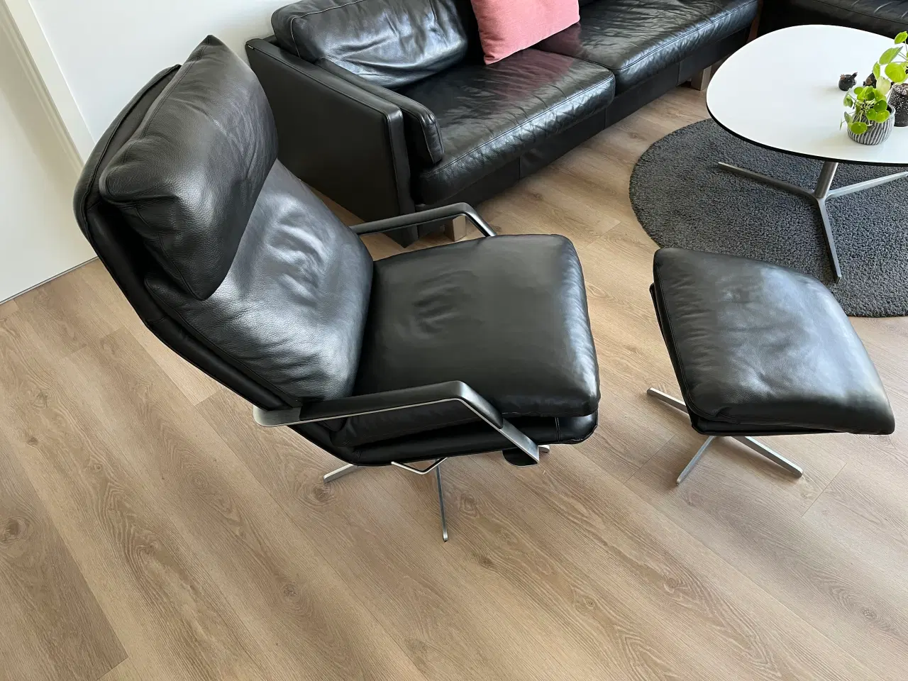 Billede 3 - Søren Lund SL330 Lænestol sort piemonte læder.