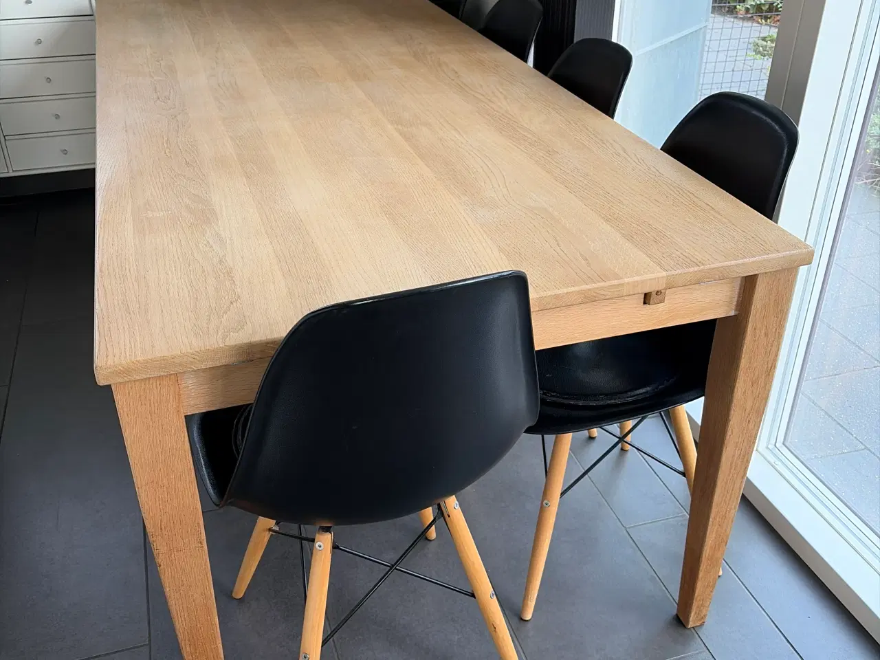 Billede 1 - Haslev spisebord i eg med 2 tillægsplader