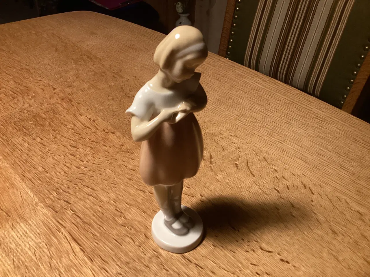 Billede 4 - BG Pige m/Sommerfugl på Arm, hvid/lyserød kjole