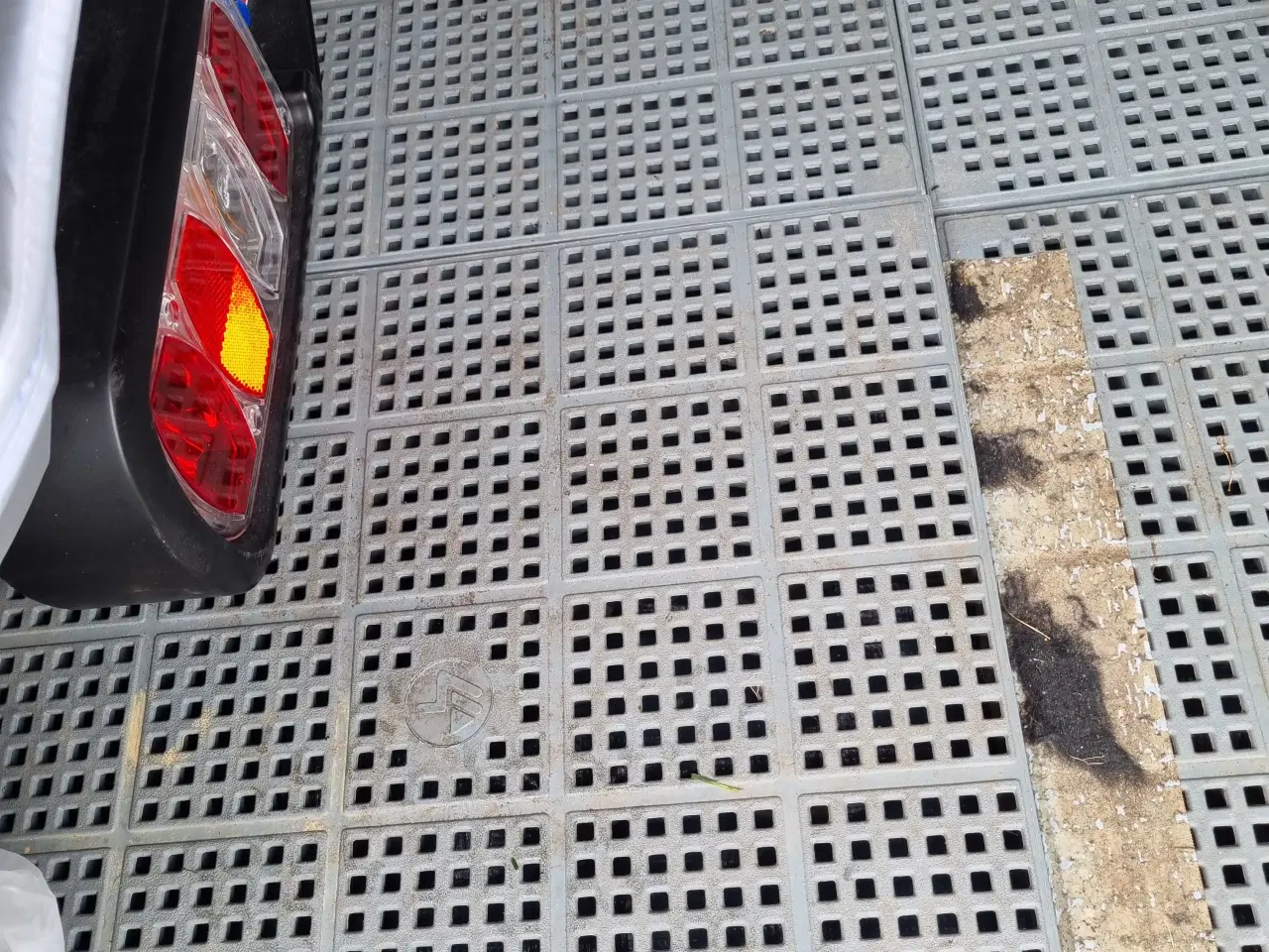 Billede 2 - Plastikfliser til fortelt.
