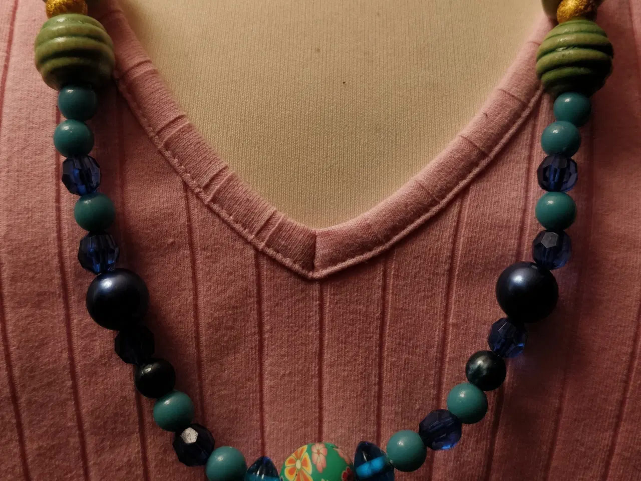 Billede 2 - Flot og farverig halskæde 