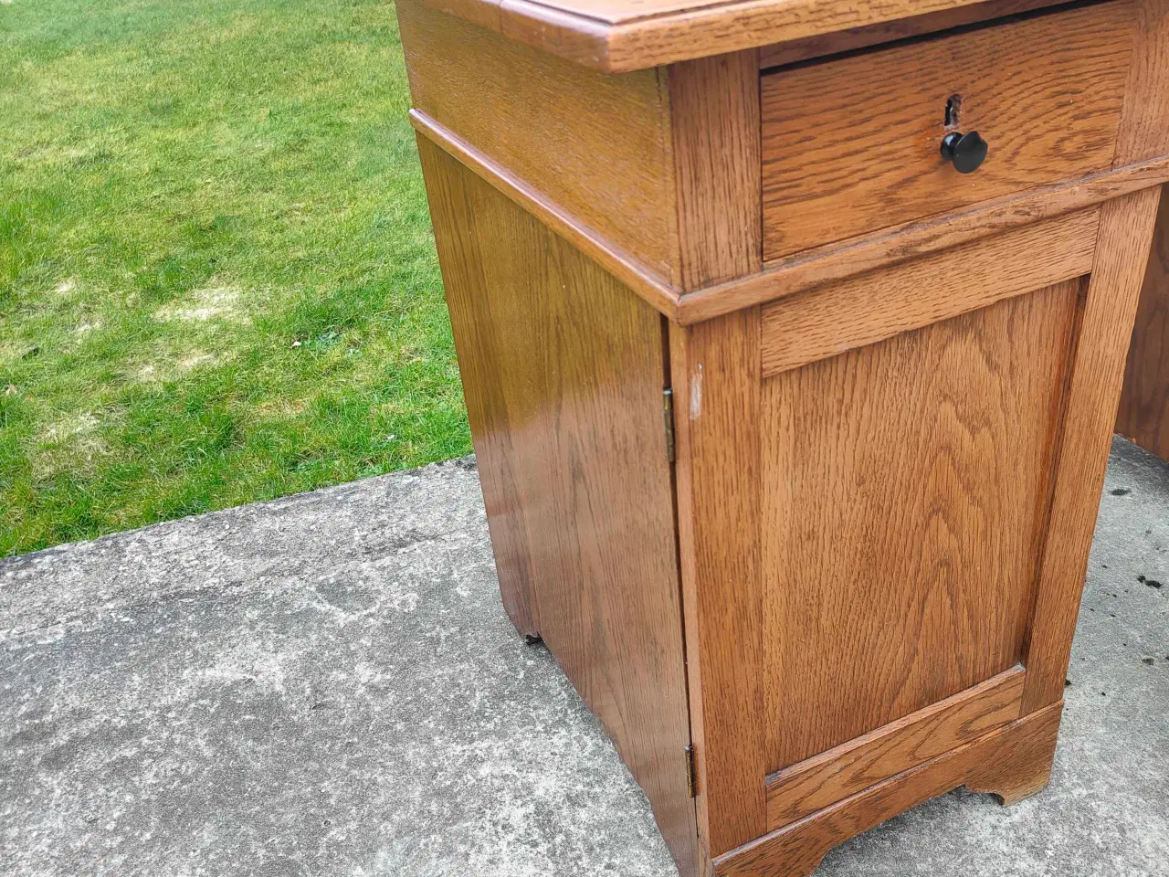 Billede 3 - Fin gammel skrivebord i egetræ