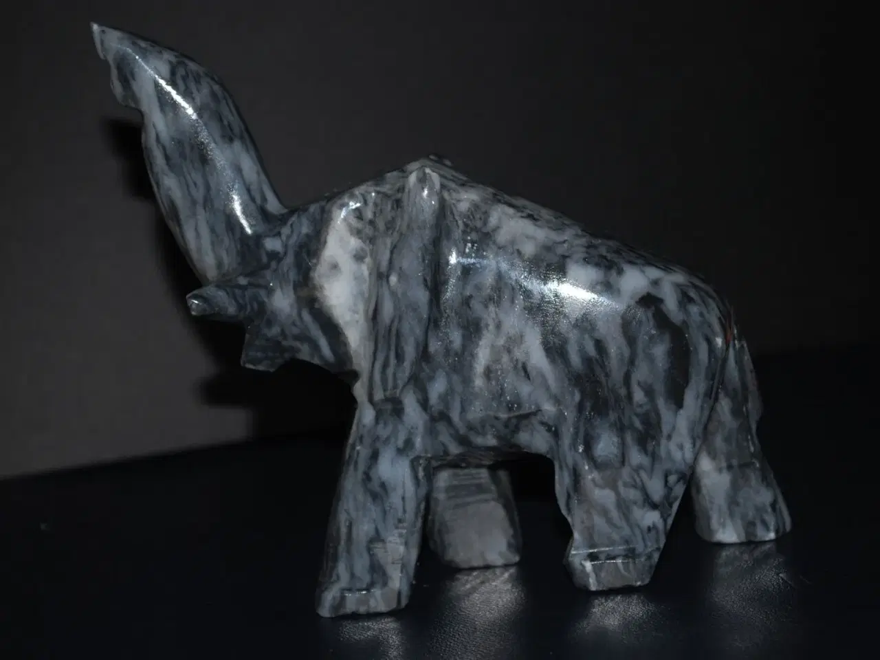 Billede 1 - elefant figur af marmor