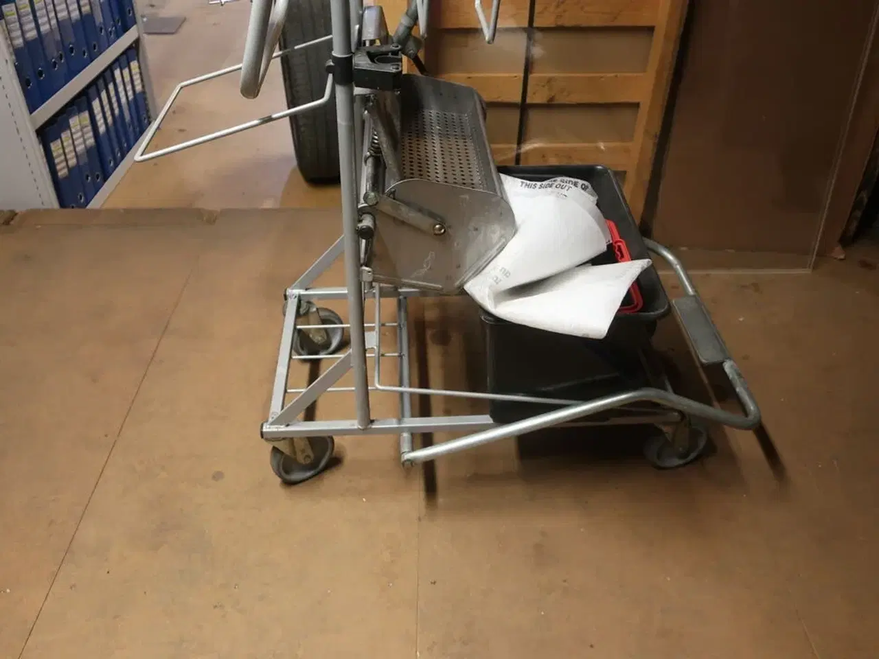 Billede 2 - Rengøringsvogn