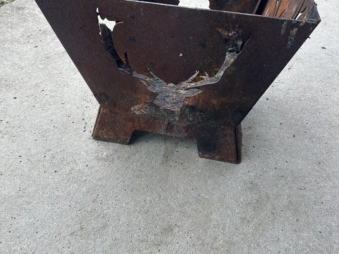 Billede 1 - Bålkurv  med motiver 