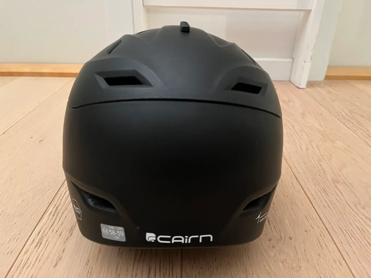 Billede 2 - Kvalitets skihjelm fra Cairn, med visir