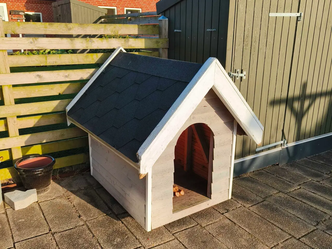 Billede 2 - Solidt bygget Hundehus 