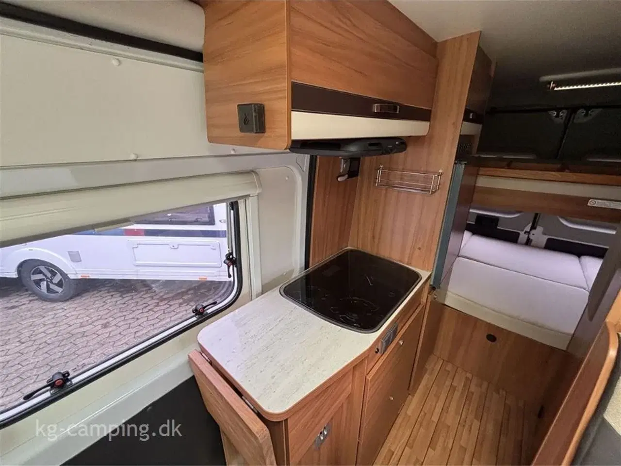 Billede 5 - 2015 - Weinsberg Carabus 601   Populær 6 meters campervan med Køjer og masser af udstyr.