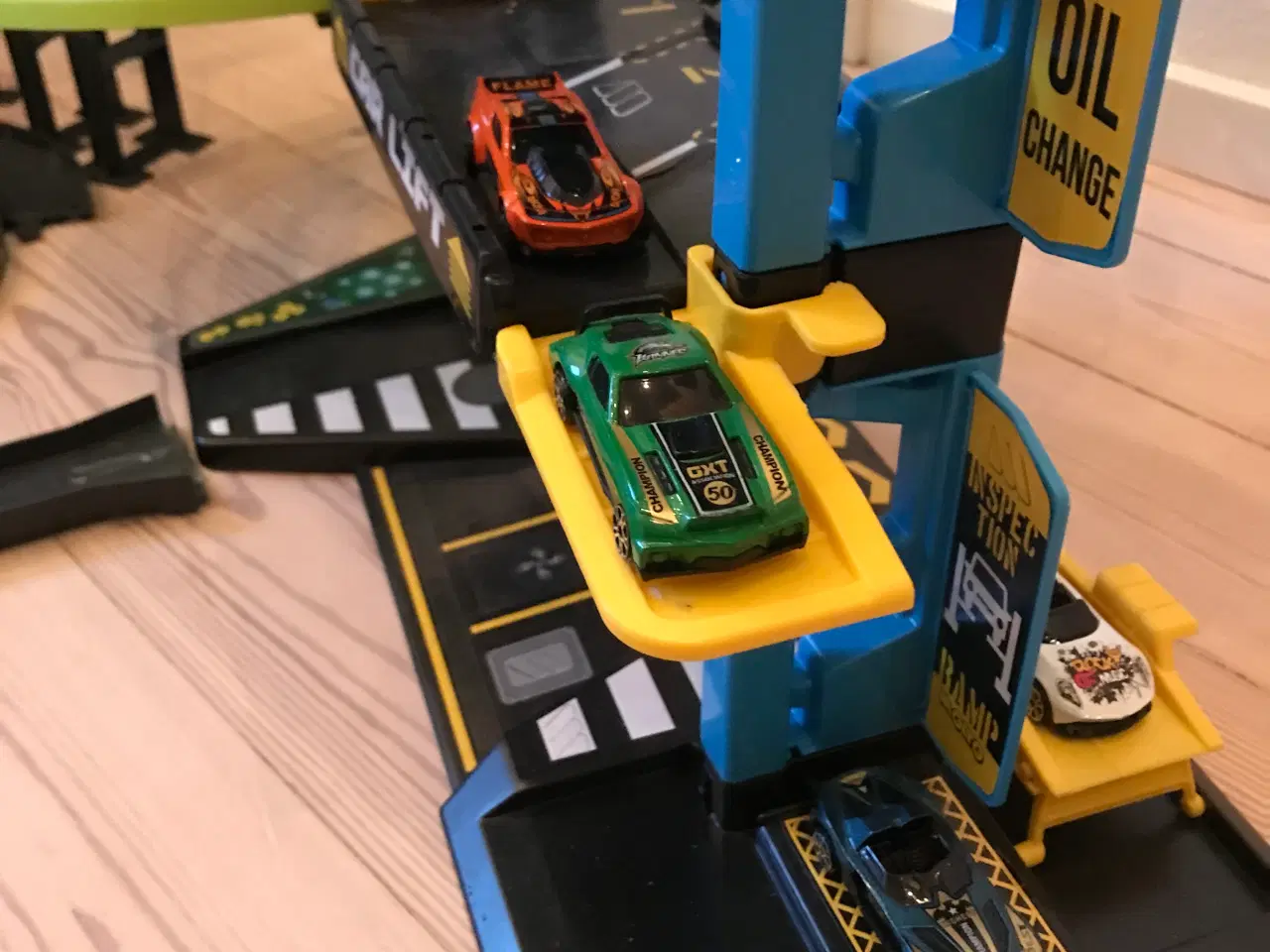 Billede 3 - Bilgarage i 3 etager med ekstra bilbane