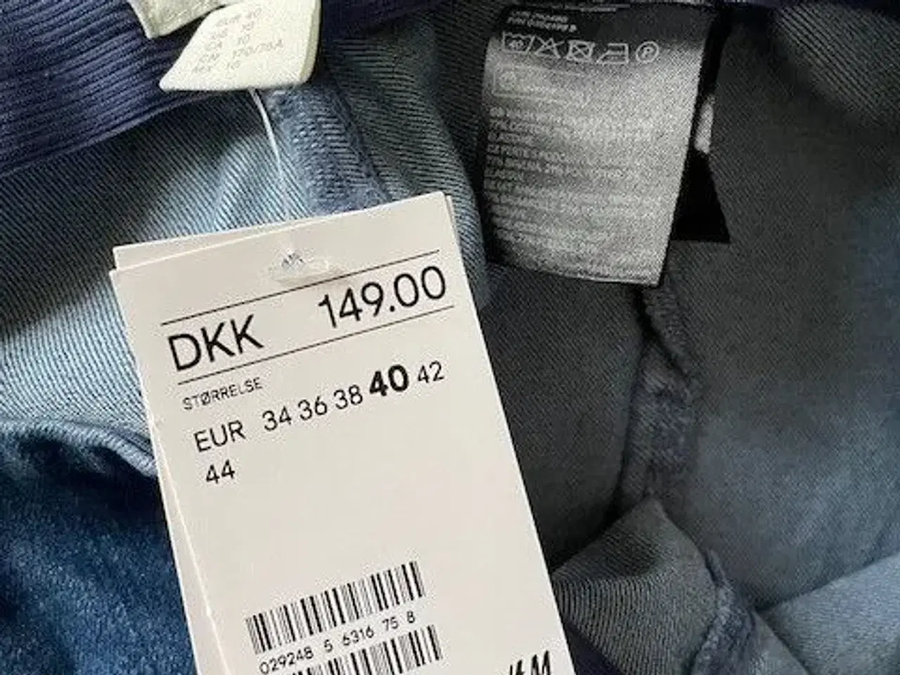 Billede 4 - NEDSAT Ny H&M denim buks m. stræk, str. 40