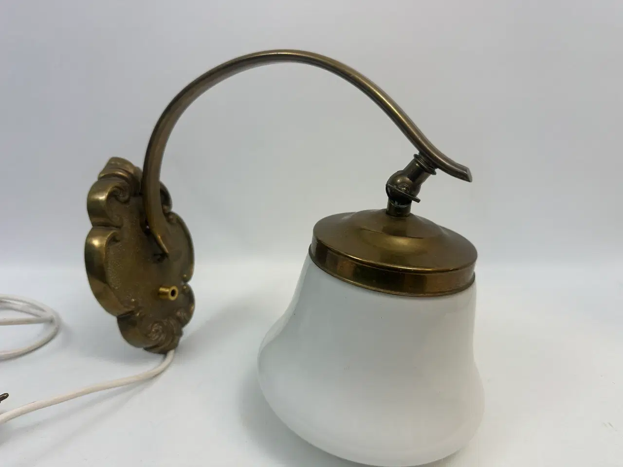 Billede 10 - Vintage messing / opalglas væglampe