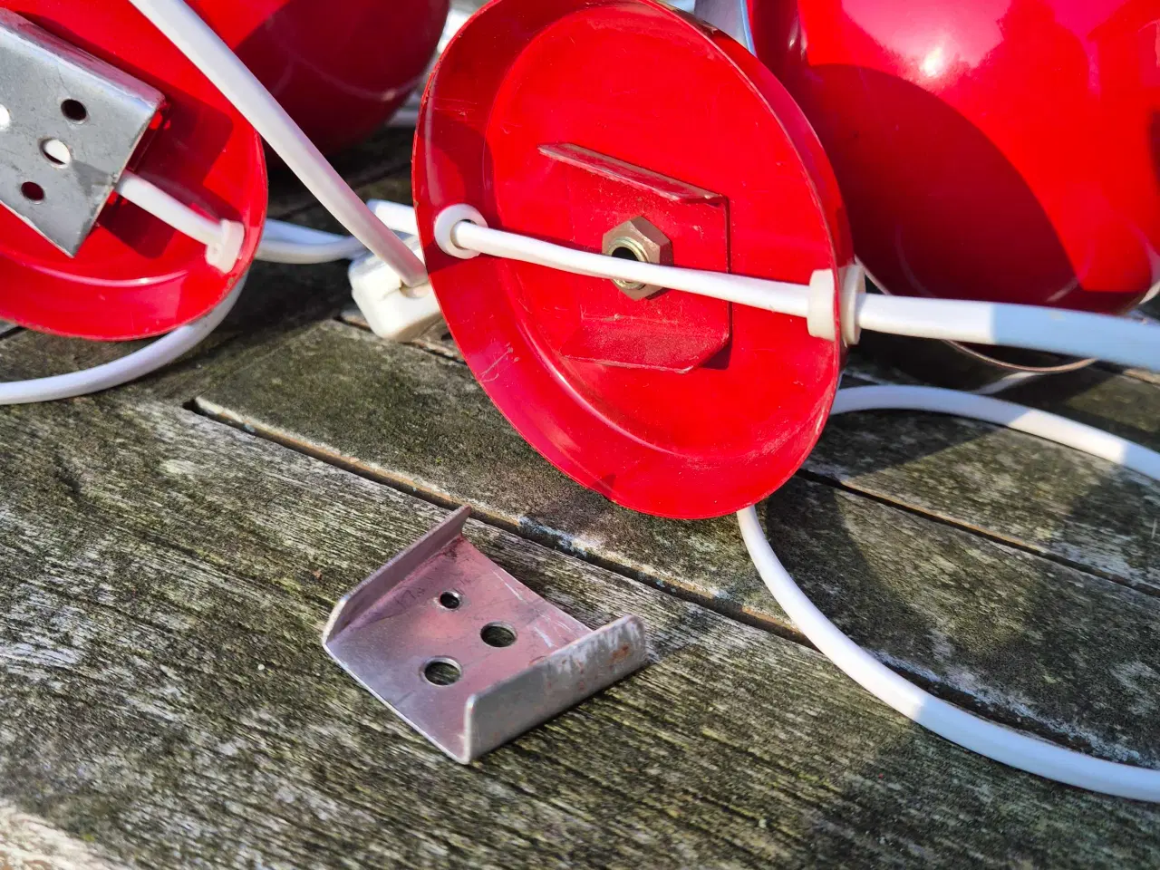 Billede 14 - Herlige røde væglamper med beslag