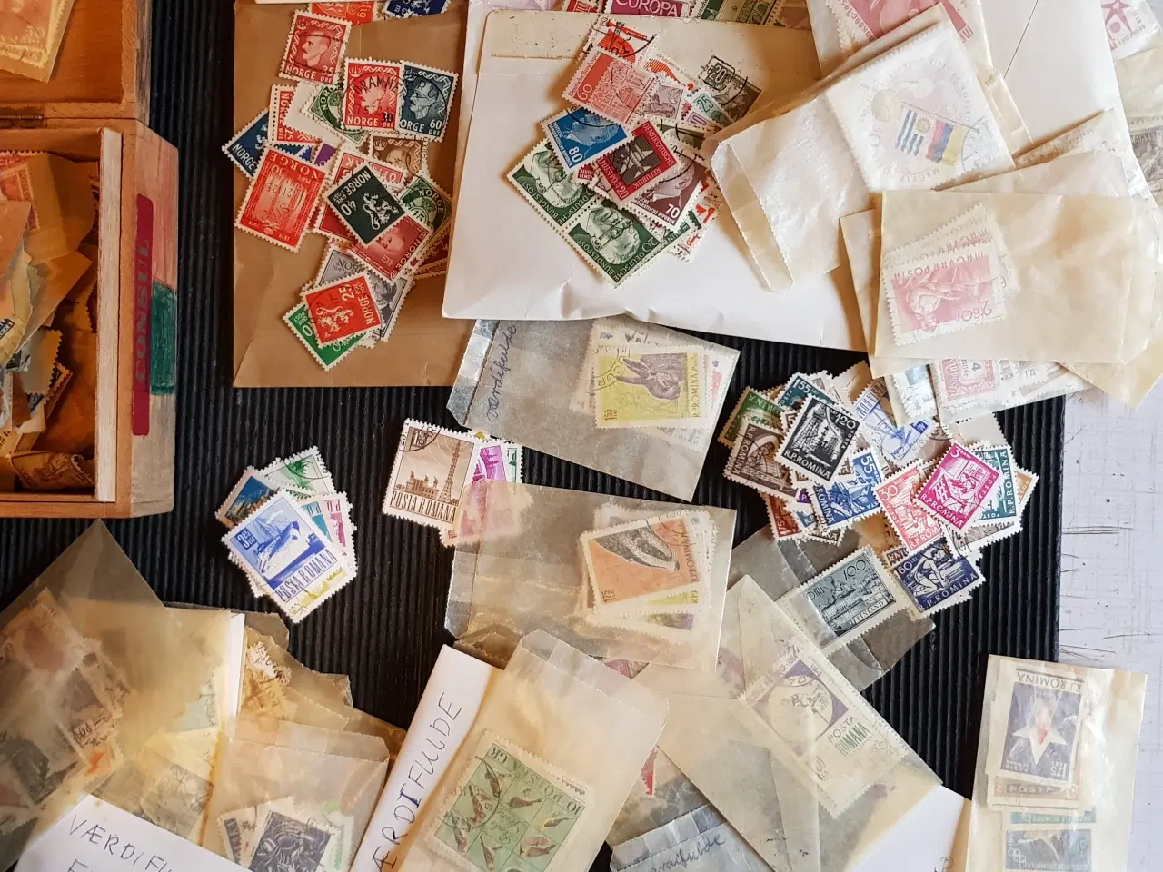 Billede 5 - Udenlandske frimærker Rodekasser