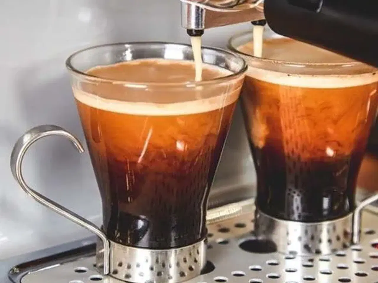 Billede 2 - Espressomaskine med mælkeskummer, Swan Retro