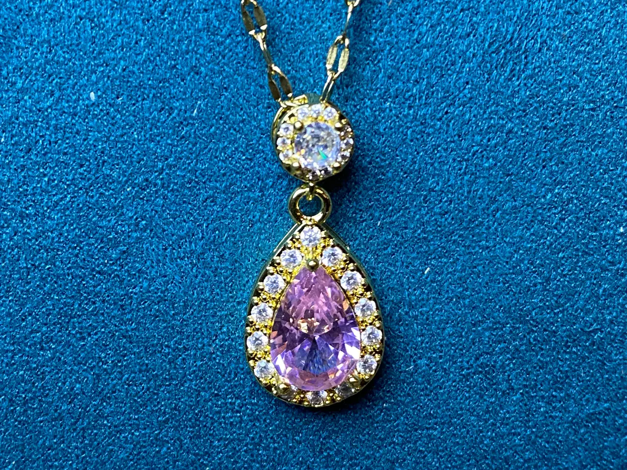 Billede 2 - Halskæde og øreringe sæt med lyserøde sten