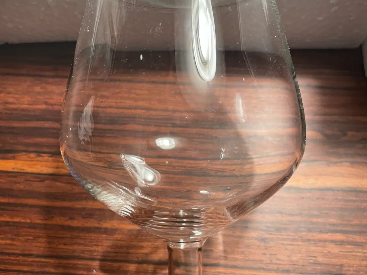 Billede 3 - 4 Vinflaskeglas til den perfekte aften