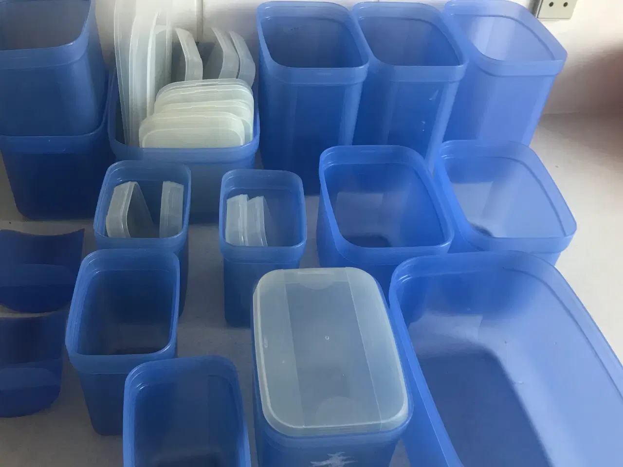 Billede 2 - Tupperware opbevaring s bøtter 14 stk 