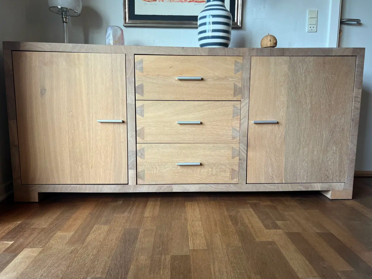 Billede 1 - Skænk i massiv eg