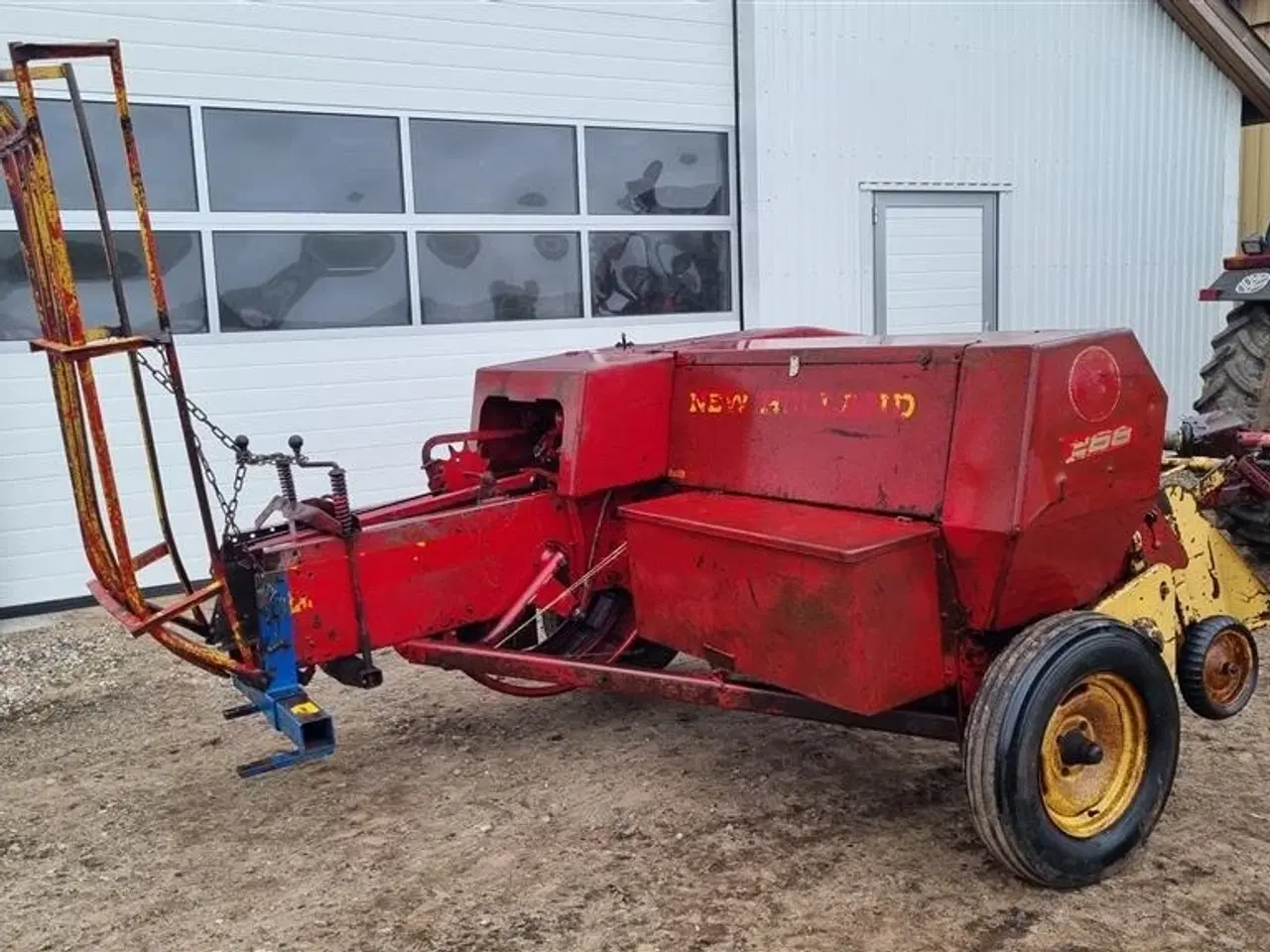 Billede 2 - New Holland 268 2 garnnøgler medfølger