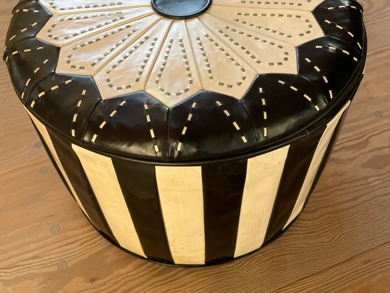 Billede 1 - Pude/Skammel med opbevaringsrum