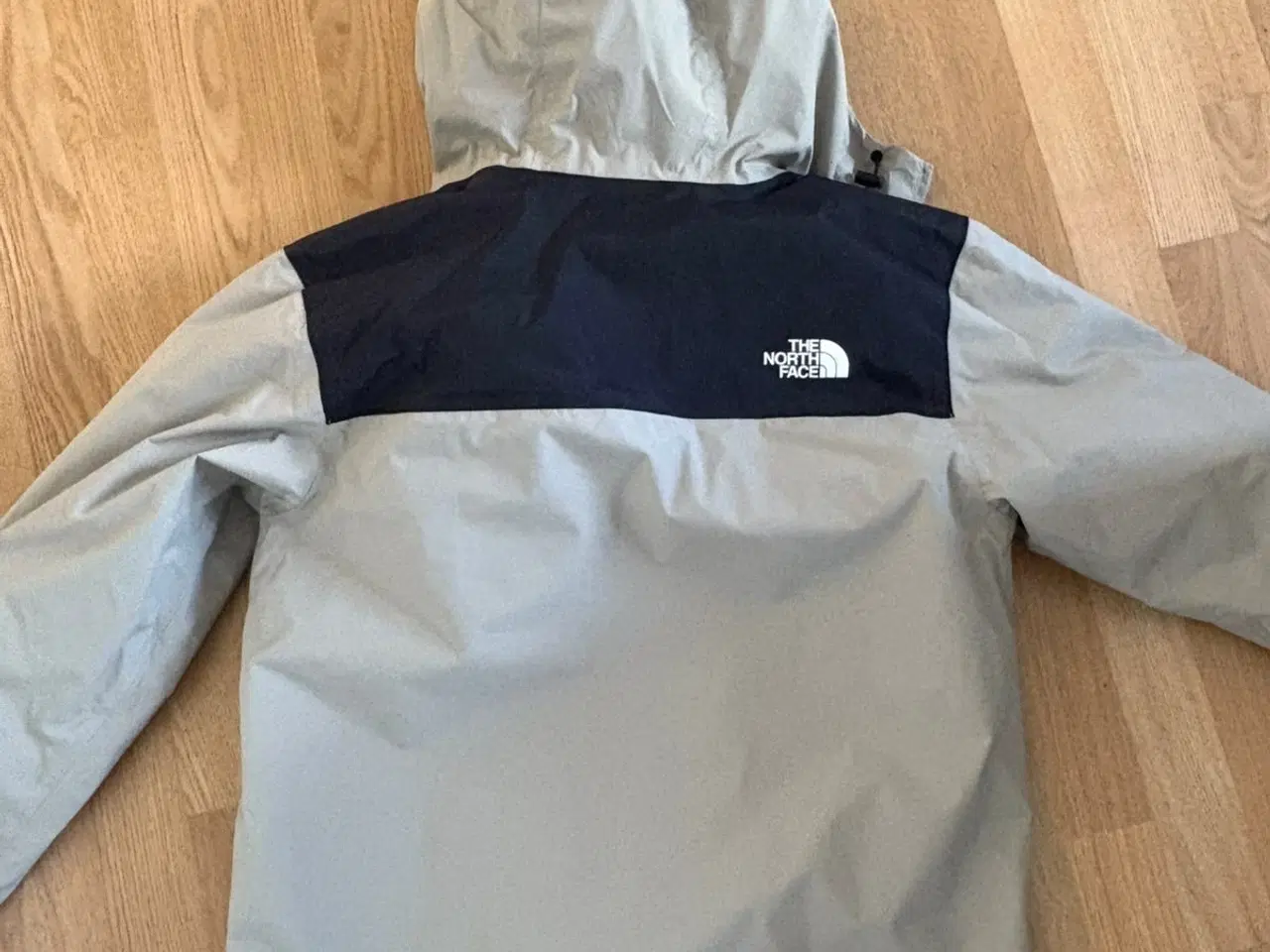 Billede 3 - The North Face beige regnjakke str S