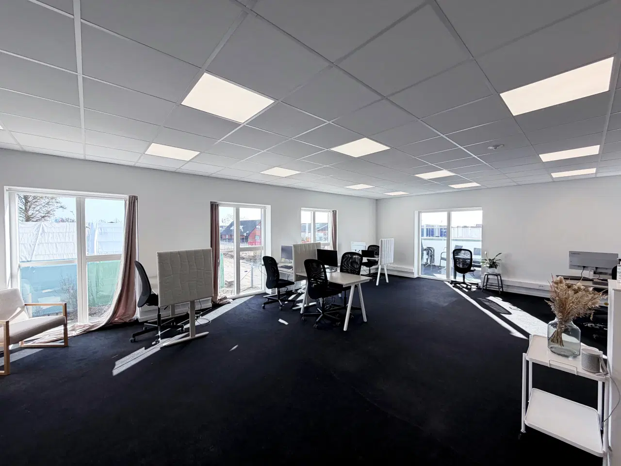 Billede 3 - Nyere stor lyst kontor med egen altan