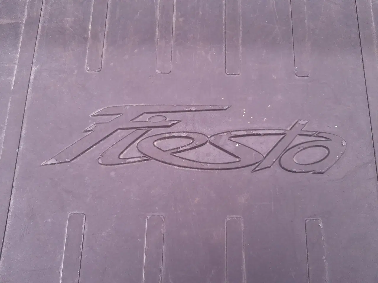 Billede 2 - Bagagerumsbakke Fiesta.