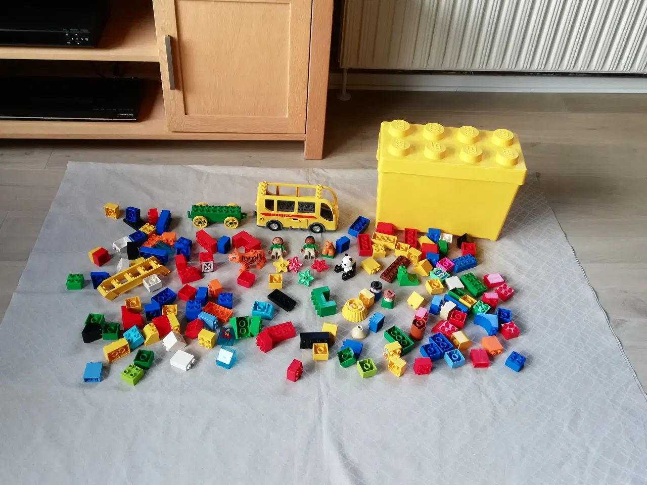 Billede 3 - Lego Duplo 1,5kg inkl. Lego opbevaringskasse