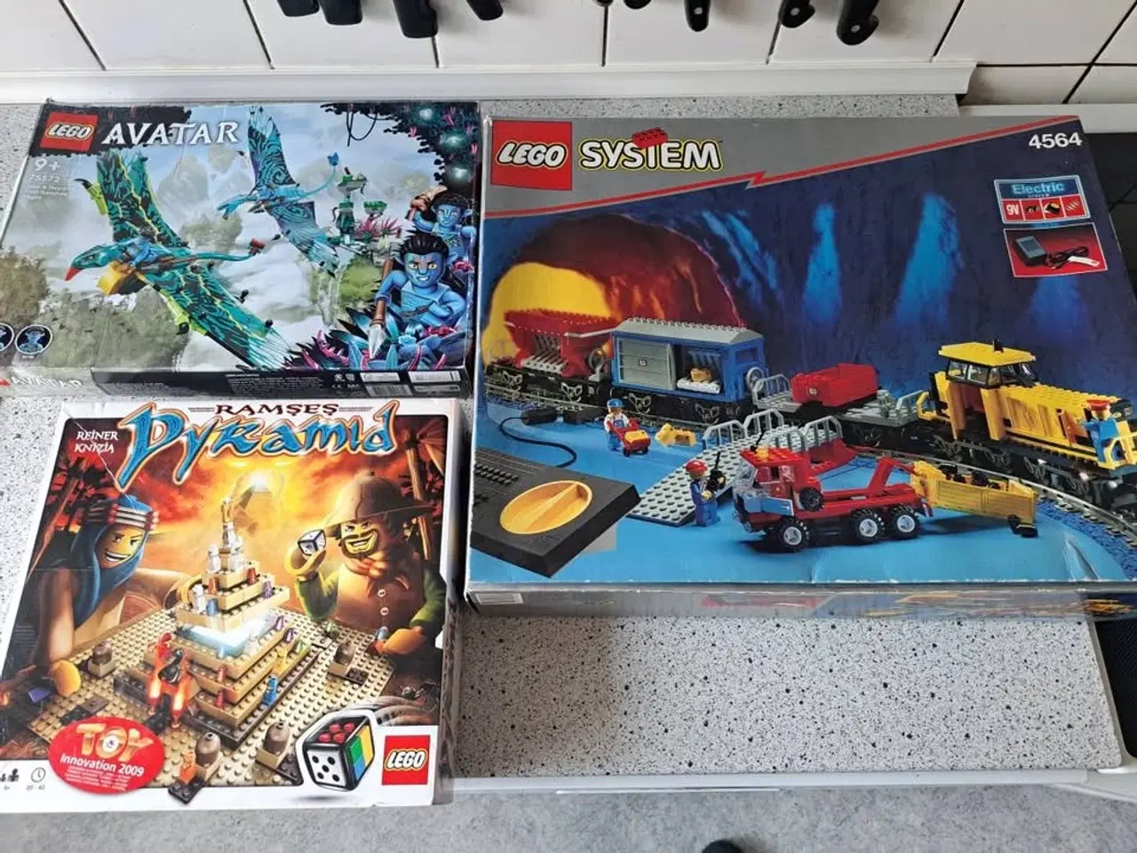 Billede 1 - Lego samling tog samt avatar er ikke komplet der e