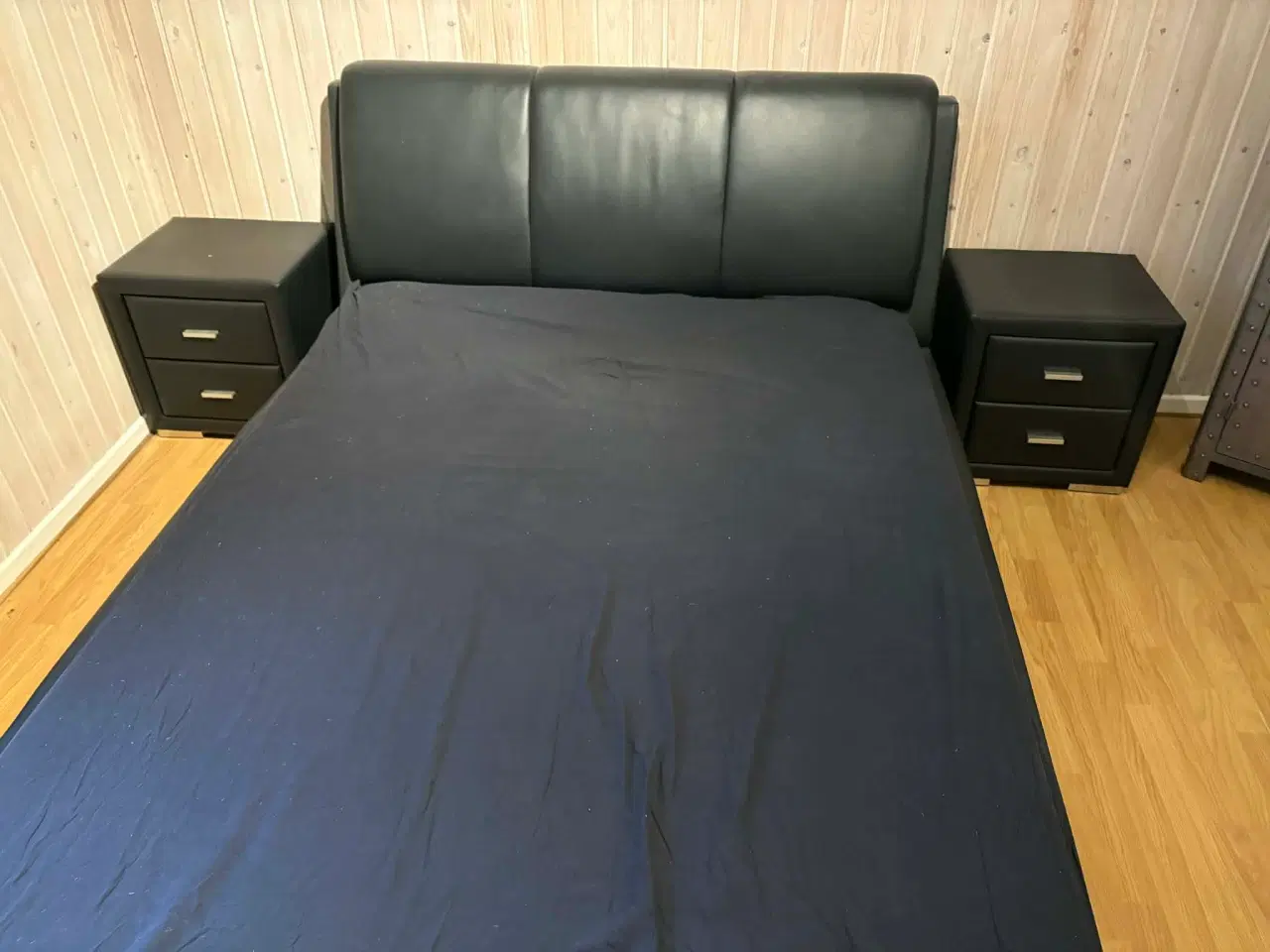 Billede 2 - seng + sengeborde