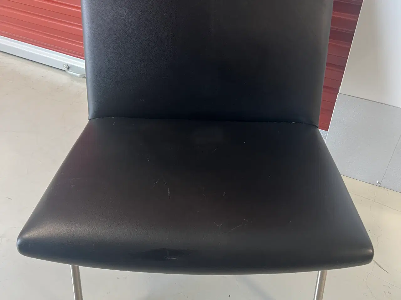Billede 2 - Hans J Wegner Lufthavnsstol CH401 i sort læder