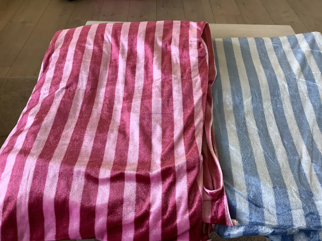 Billede 1 - Duge stribet rød og blå 