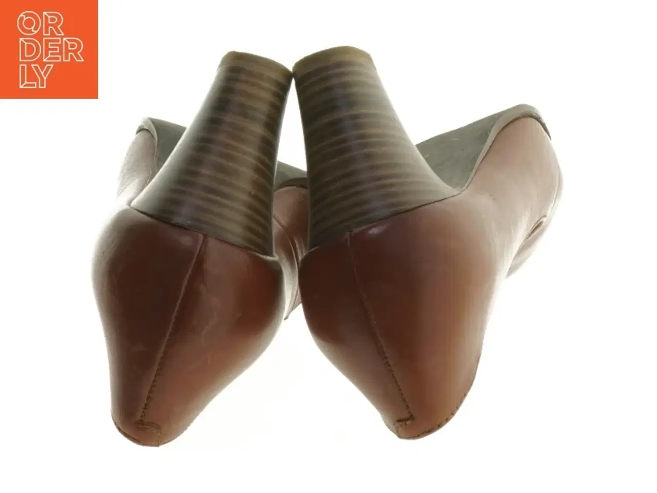 Billede 4 - Brune pumps fra Tamaris (str. 39)