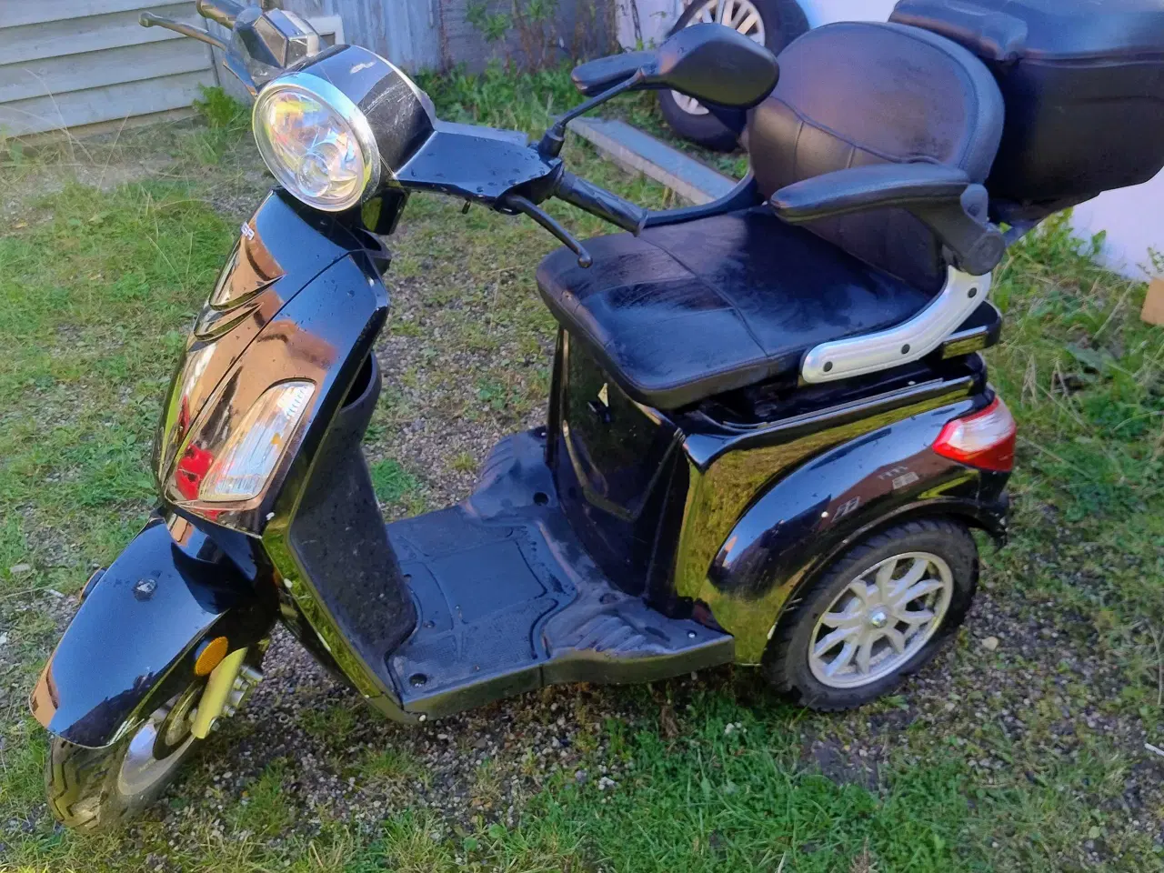 Billede 1 - VGA Tres 30 knallert 