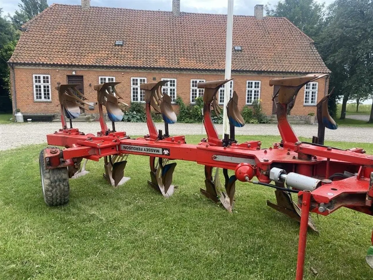 Billede 8 - Massey Ferguson 5 furet vendeplov med hydraulisk stenudløser