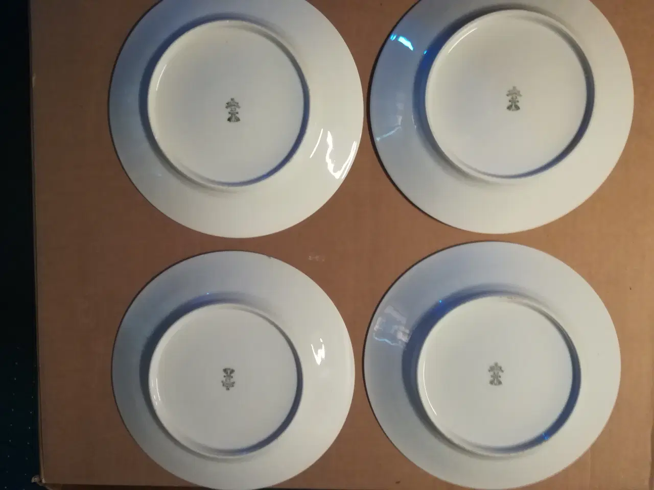 Billede 2 - Tallerkner med blomstermotiv stedmoderblomst