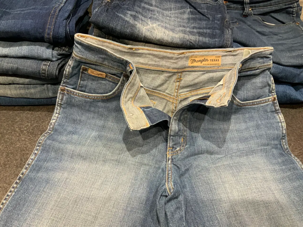Billede 4 - Gamle wrangler jeans