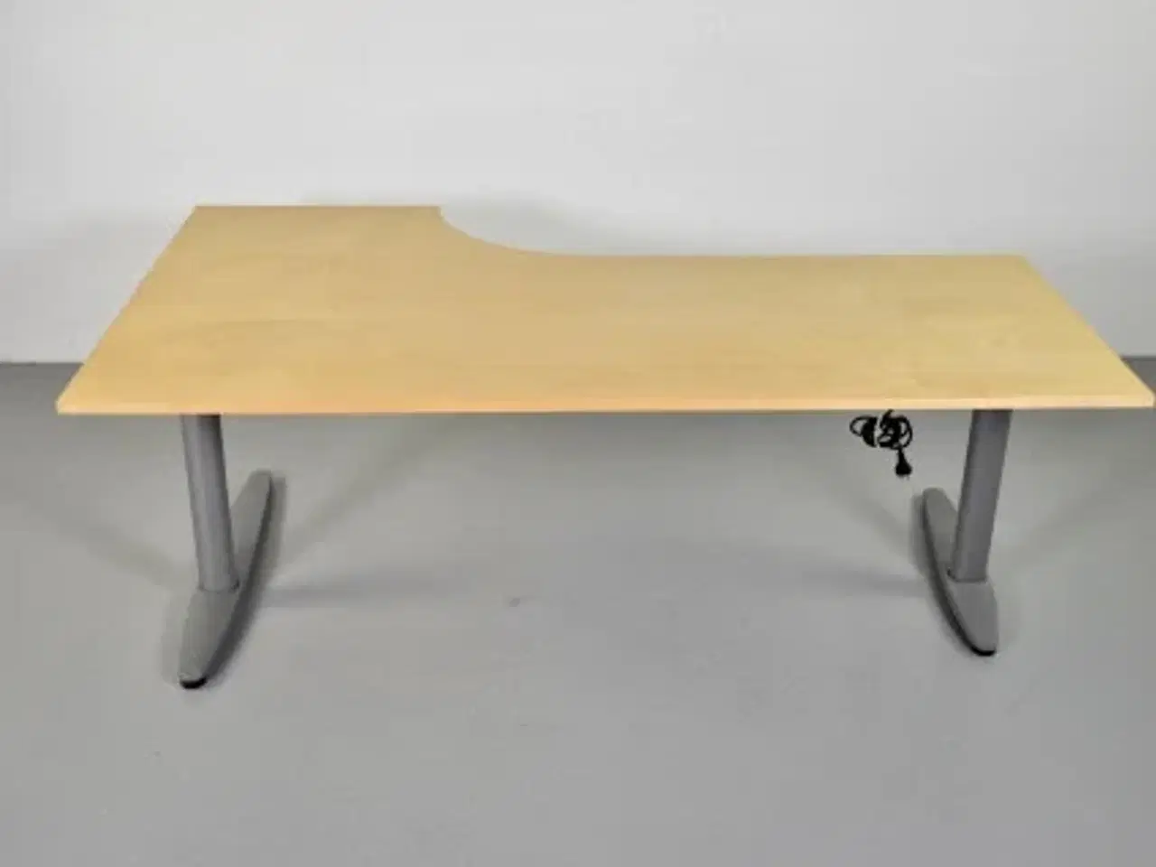 Billede 3 - Efg hæve-/sænkebord i ahorn med højresving, 200 cm.