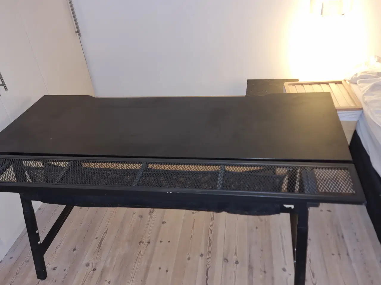 Billede 2 - UTESPELARE Skrivebord fra Ikea